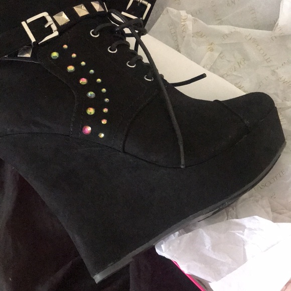 New Fabulous fun wear - Picture 3 of 5